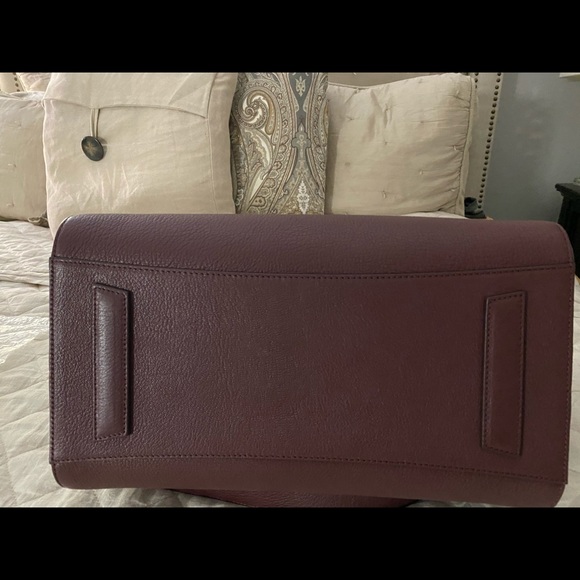 Givenchy Med Antigona Bag in Grained Leather - Picture 4 of 8